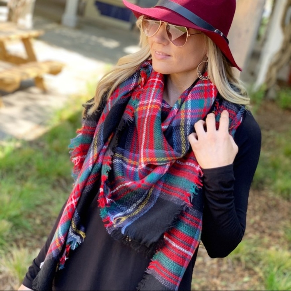 LAST ONE! Black Plaid Blanket Scarf - Picture 6 of 6